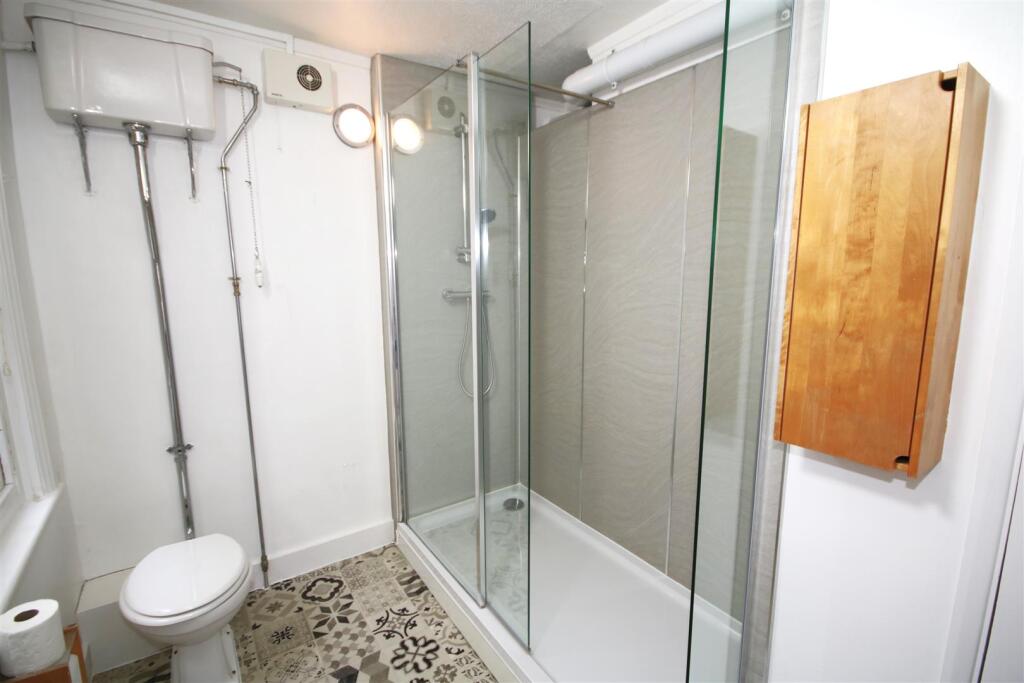 Shower Room b.JPG