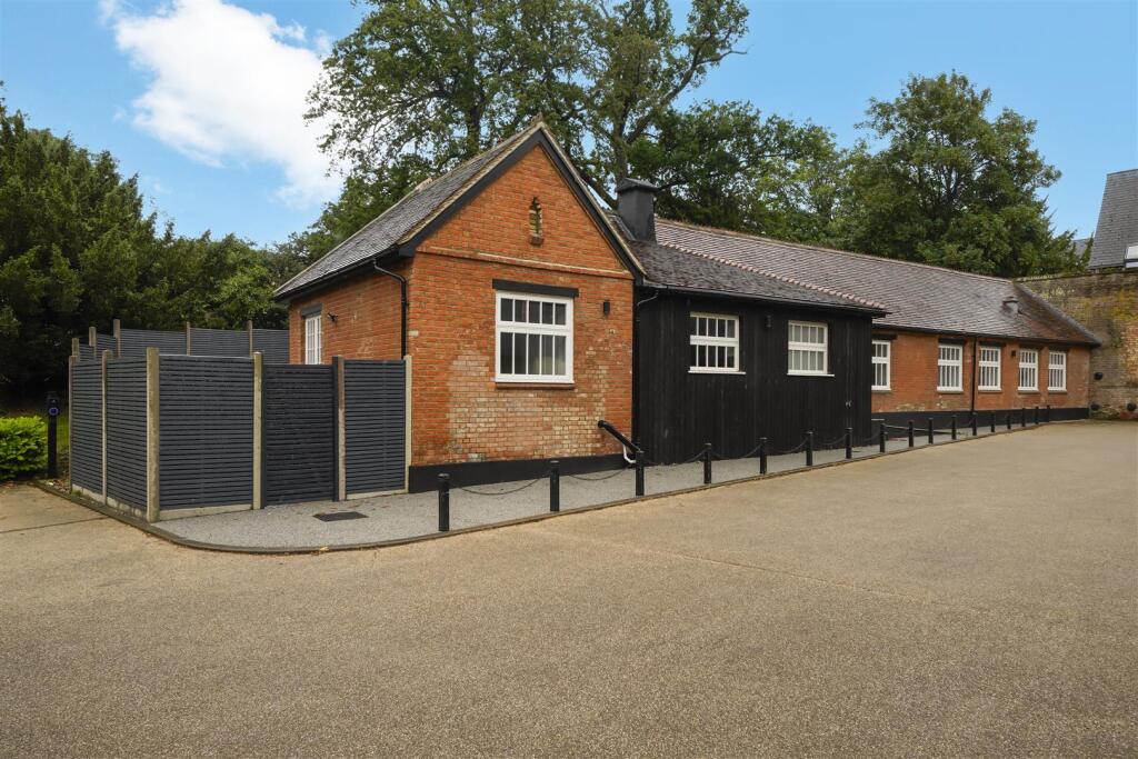 Newall Close - Front 1.jpg