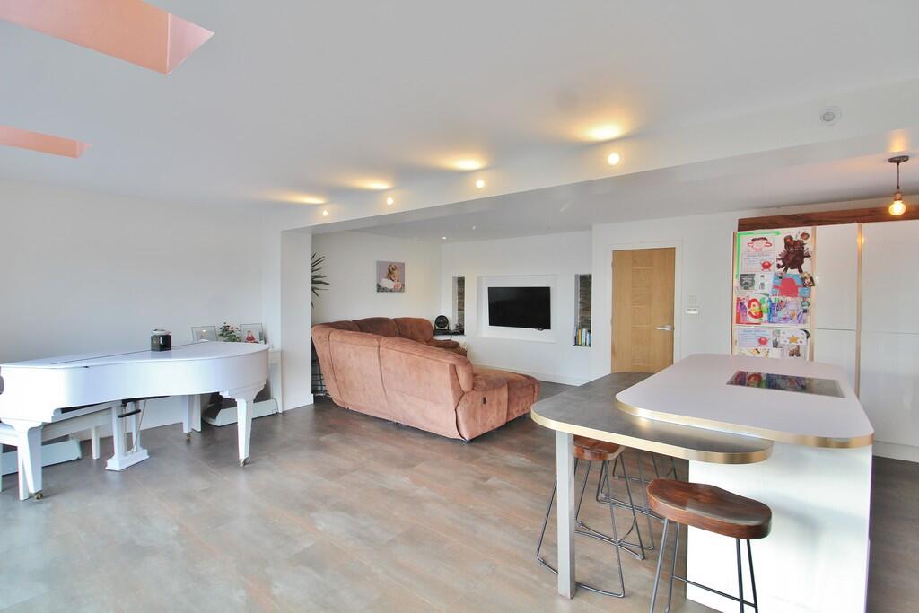 Kitchen/Breakfast...