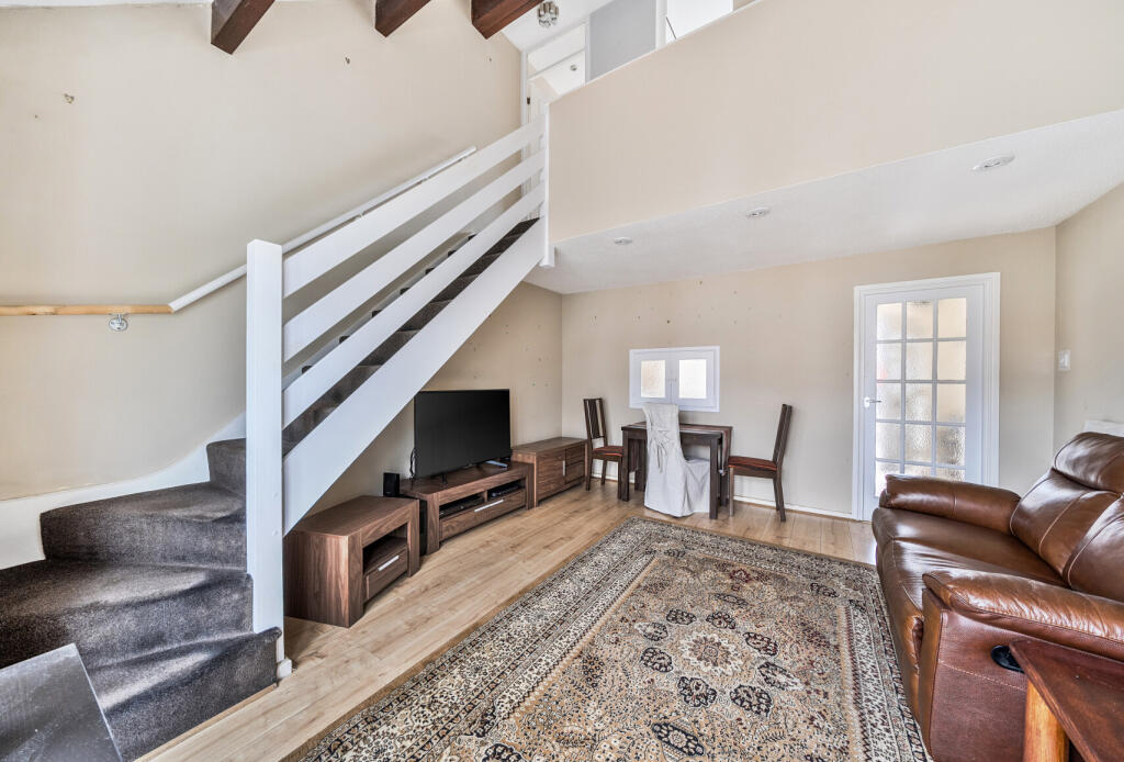 1333323-5-688b3a8...