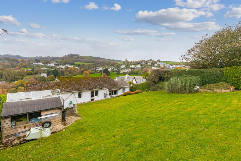 A12 - Pennymead Riverside Road Dittisham - 241106.