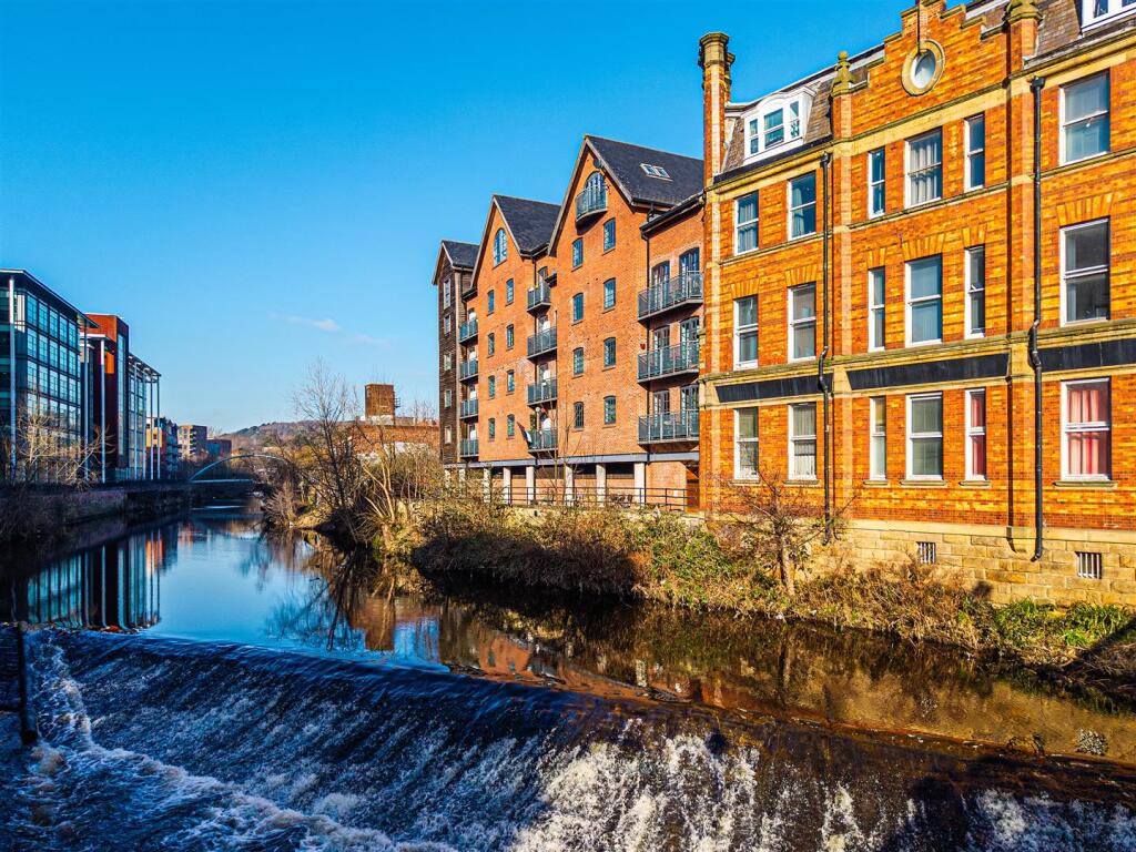 Weir and rear