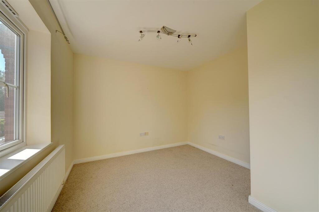 4 Mondrian Close (5).jpg