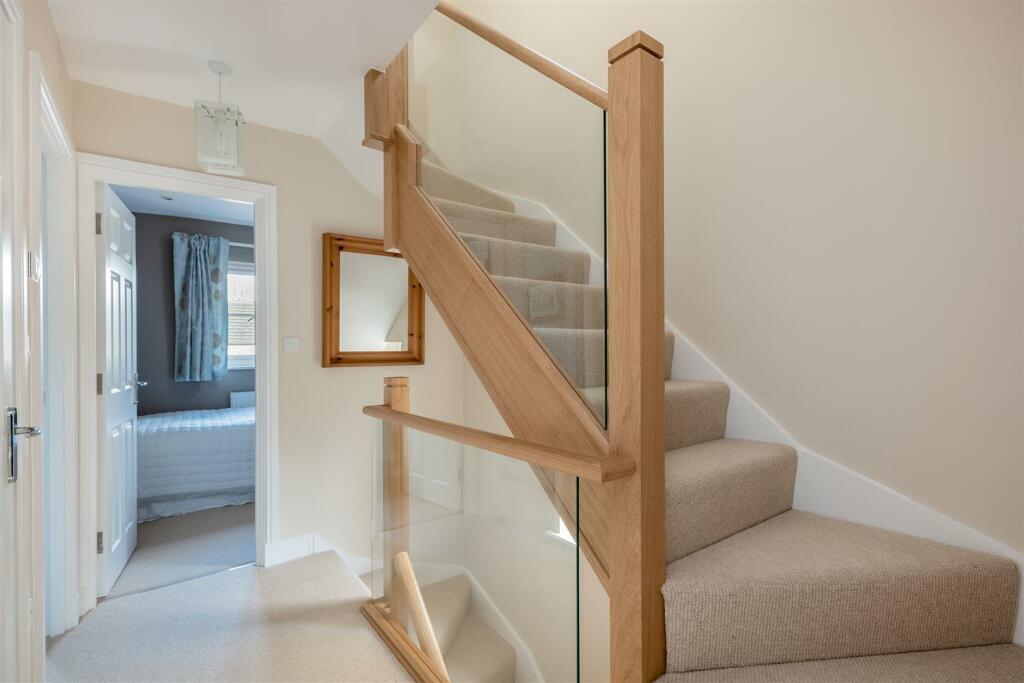 9 Foxfields Court-12.jpg