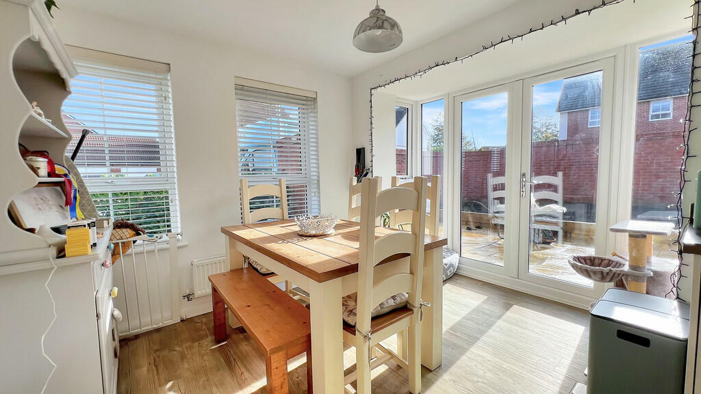 Kitchen/dining ro...