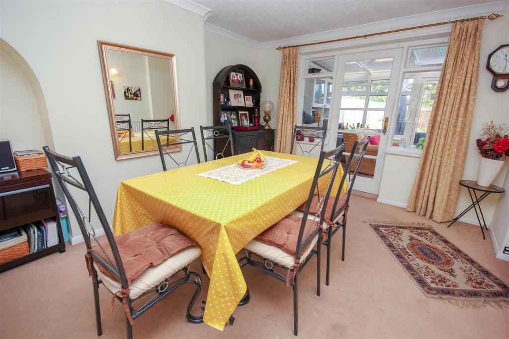 Dining Area.jpg