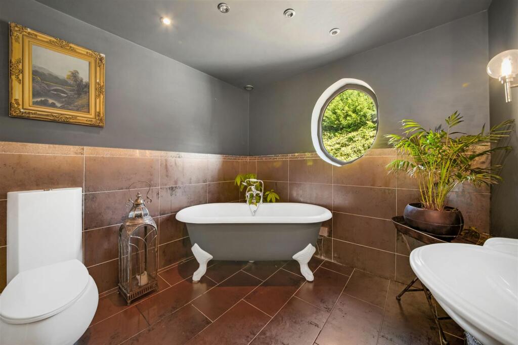 HOUSE BATHROOM