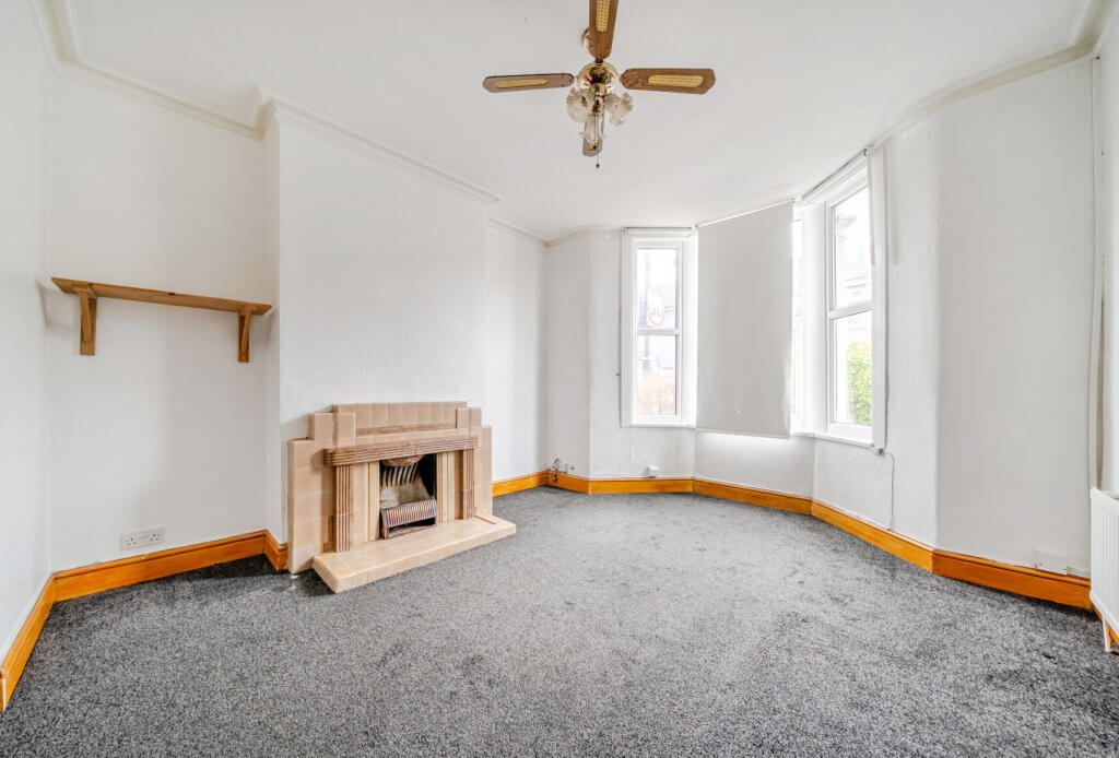 1371152-11-68f24d...