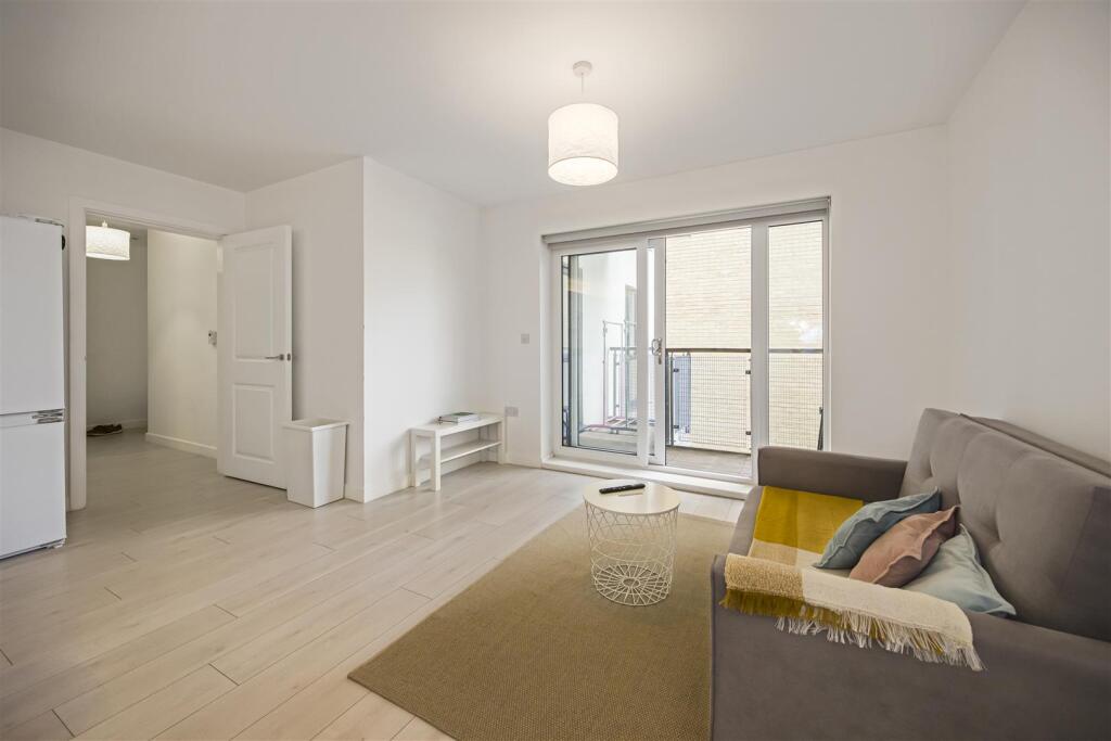 LOUNGE/KITCHEN DINER