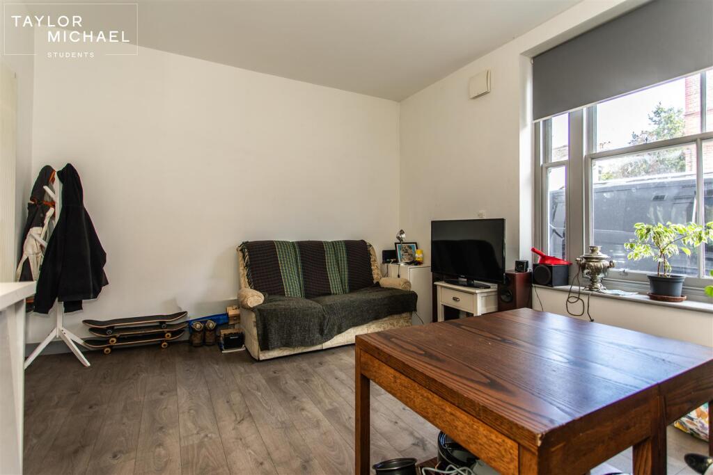 Living Room / Kitchen