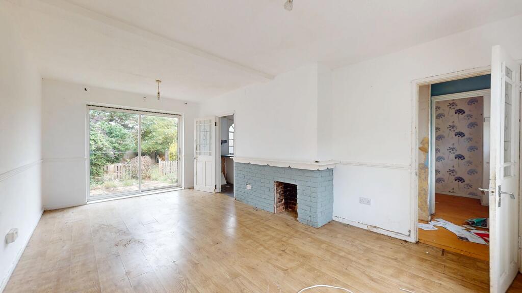 25 Pirbright Crescent, New Addington, Croydon, CR0 0RT