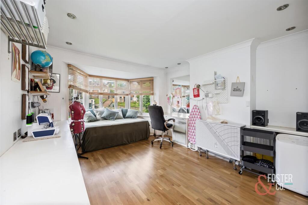 Valley Drive, 130-010.jpg