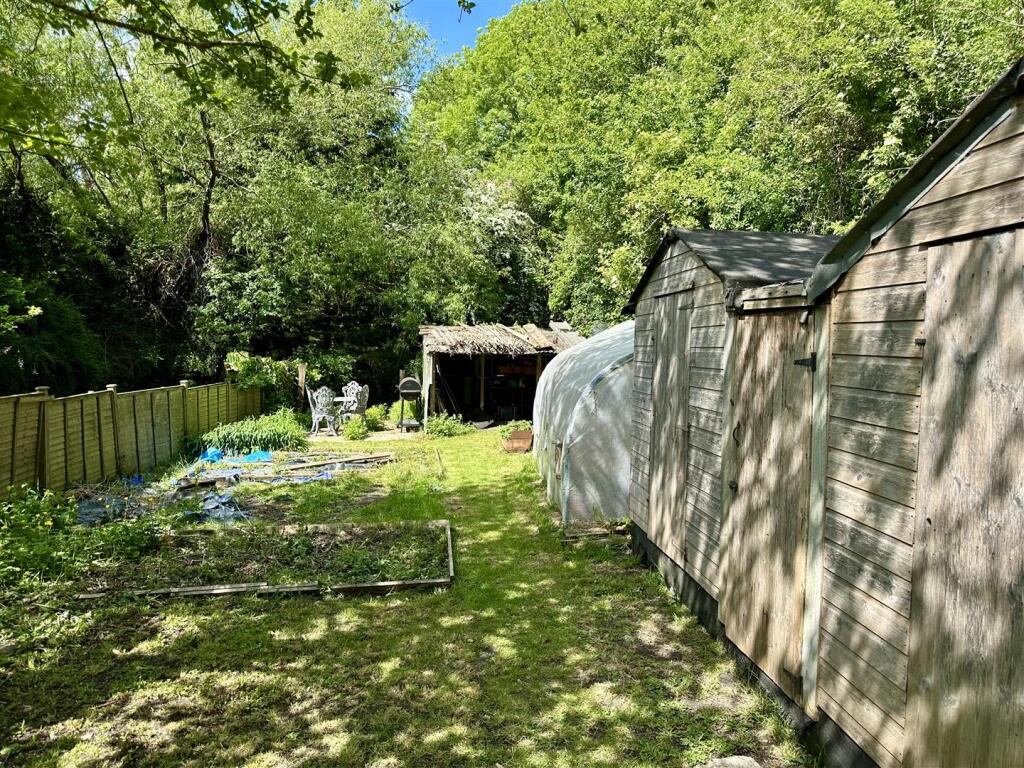 bottom garden]#.JPG