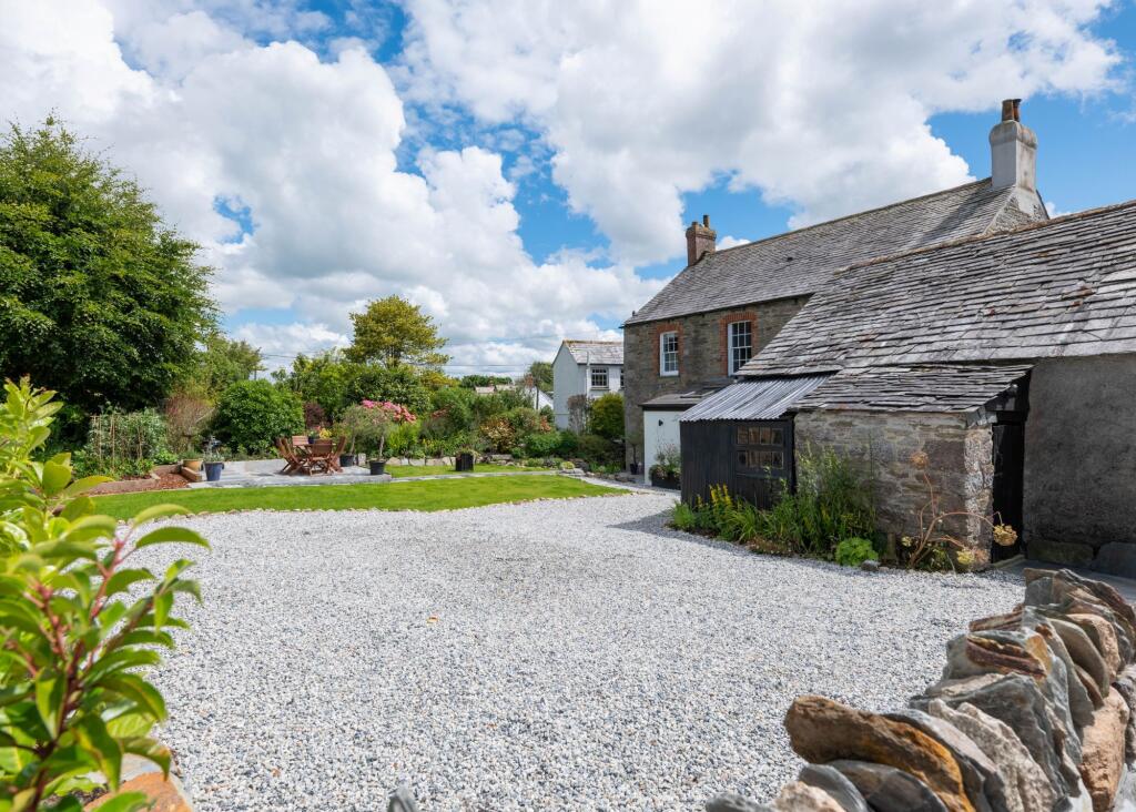 6825fe2a3d0c4_Hill View EXT-8