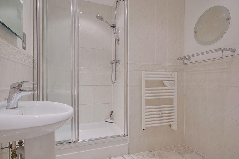 Bedroom One (En-Suite)