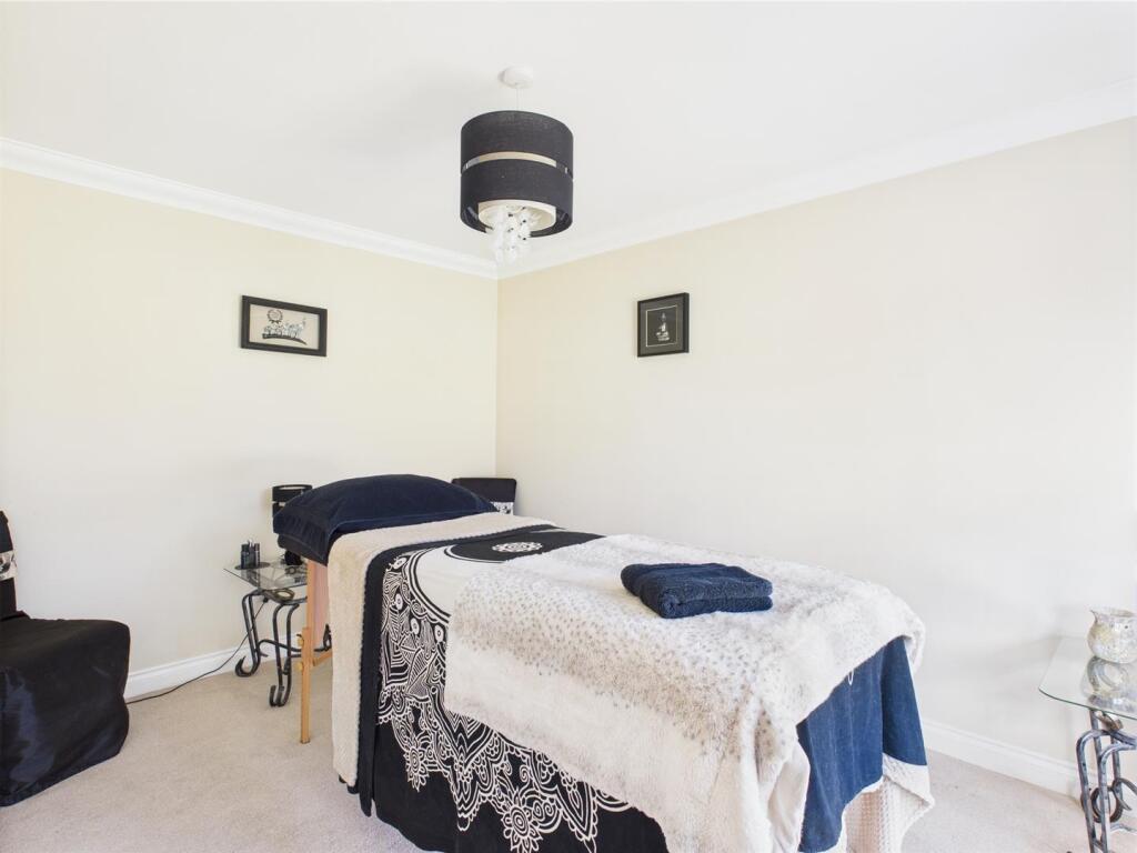 BEDROOM 5/TREATMENT ROOM
