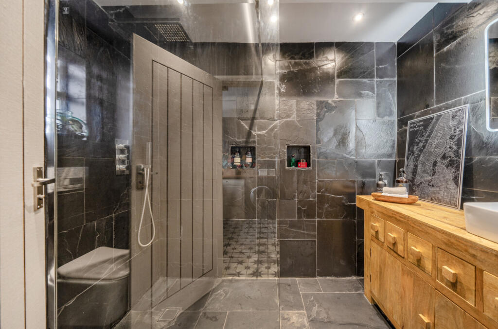 1318027-15-687ff3...