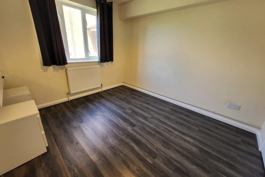 10' Double Bedroom 