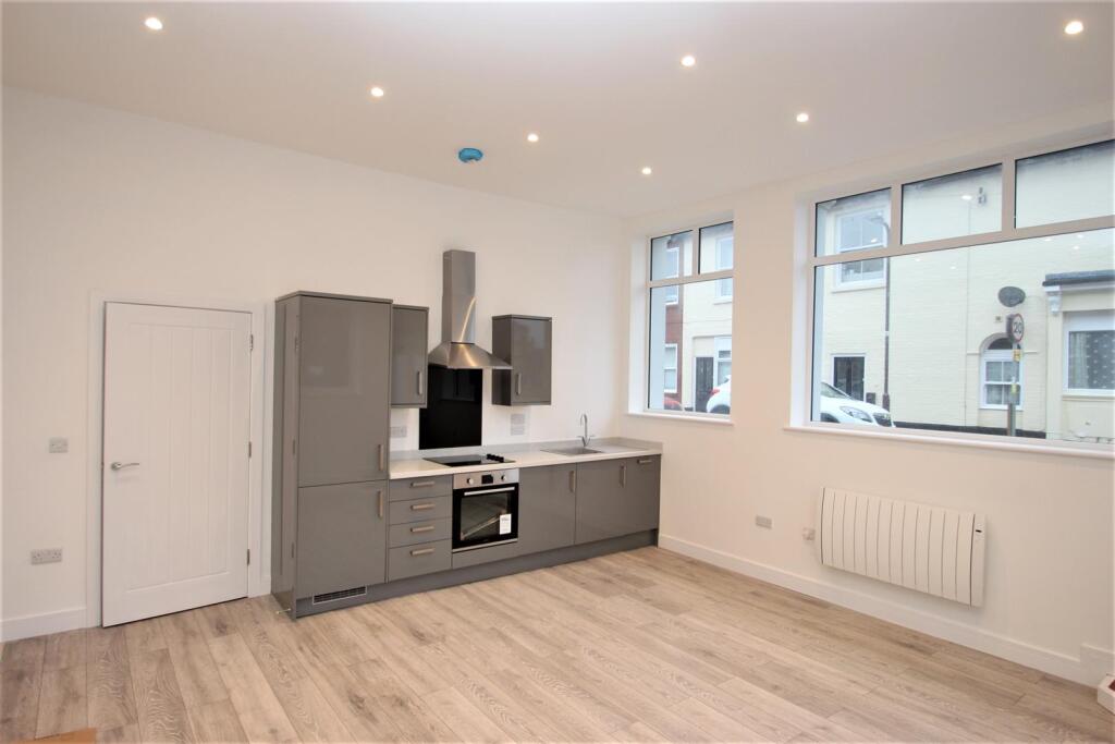 Kitchen / Lounge