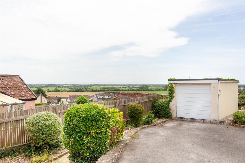Garden/Driveway &amp; View