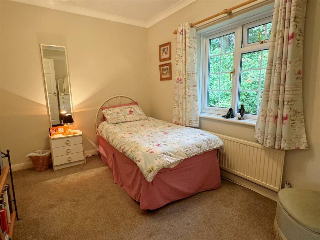 Bed 4.JPG