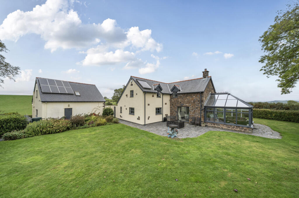 1361387-4-68dd48b...