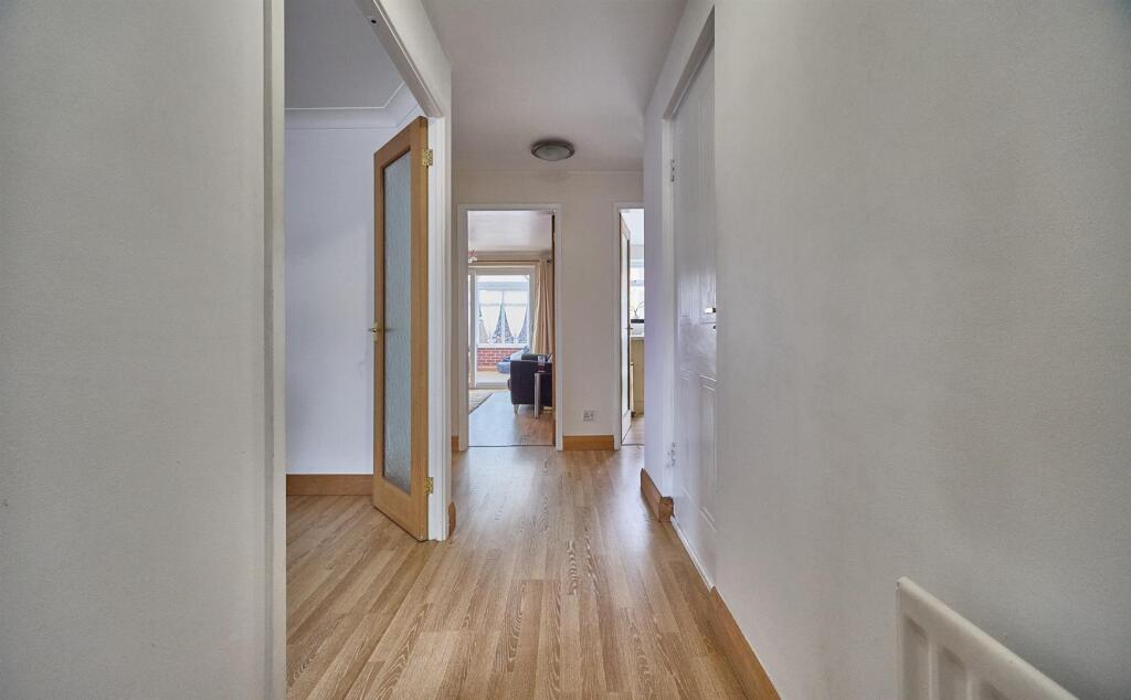 FIRST FLOOR LANDING