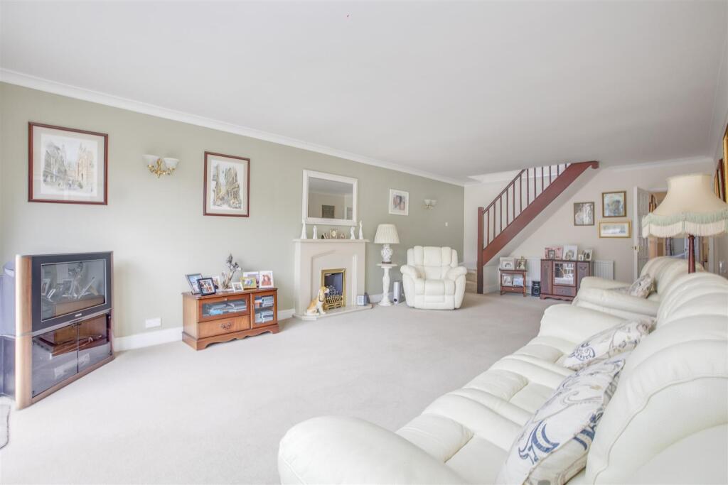 8 Wycombe Road, HP15 6RY-4.jpg