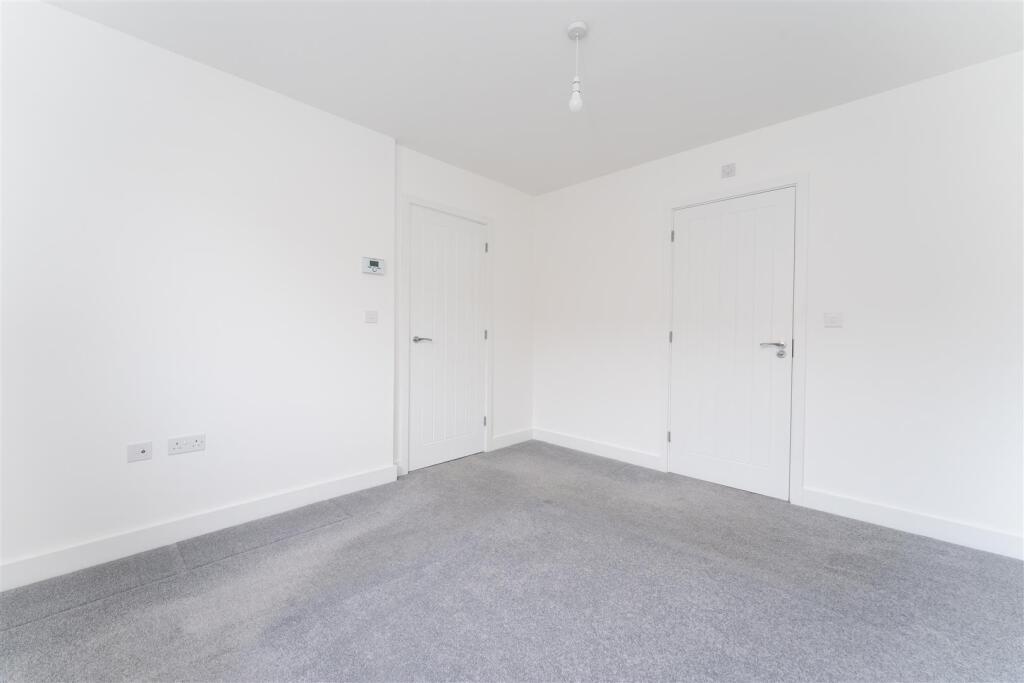 1.8 - prinicpal bedroom.jpg
