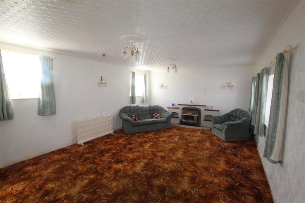 SECOND SITTING ROOM