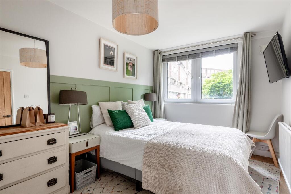 16 Otho Court-11.jpg