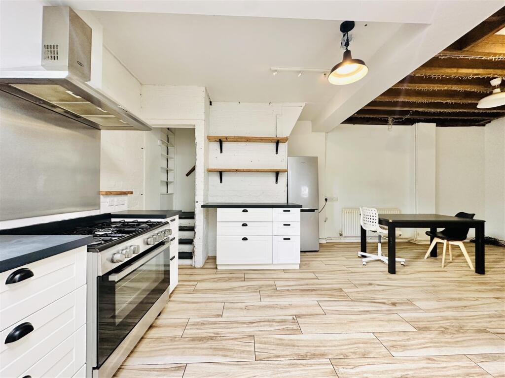 OPEN PLAN LOUNGE/DINING &amp; KITCHEN