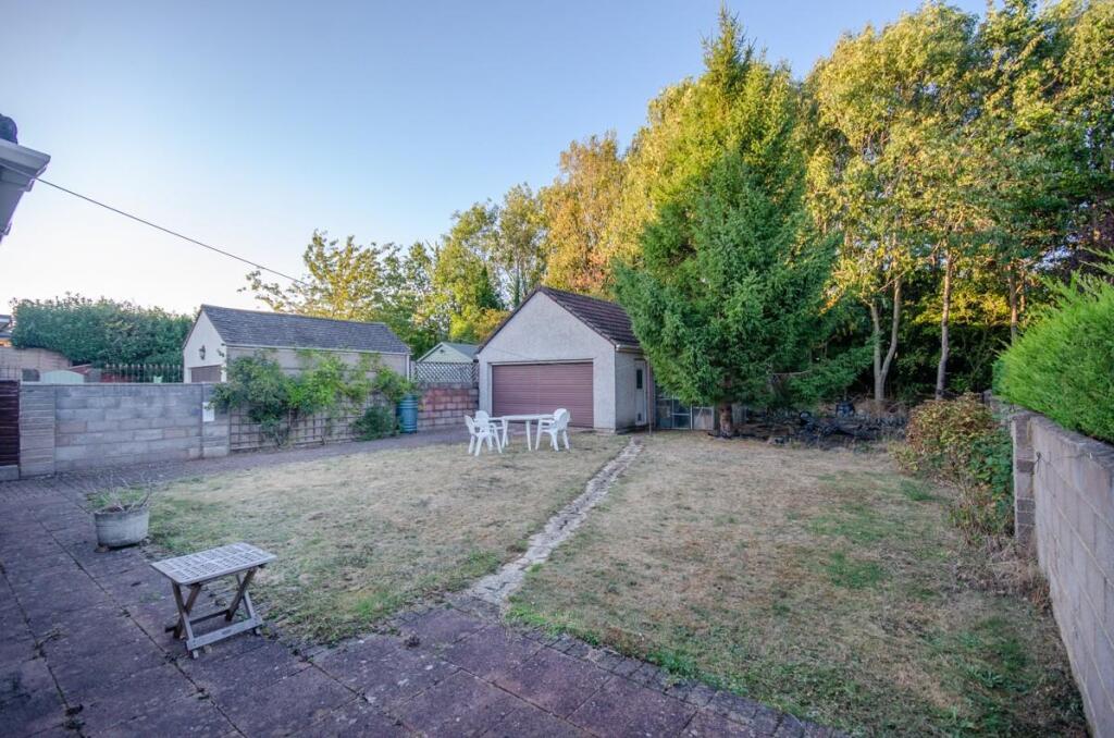 Rear garden pic 2.jpg