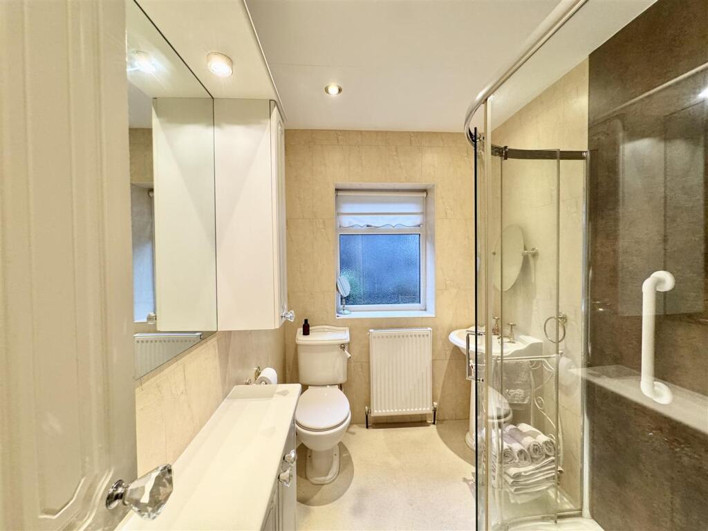 SHOWER ROOM