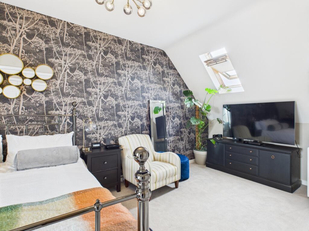 CAM03729G0-PR0097-STILL033