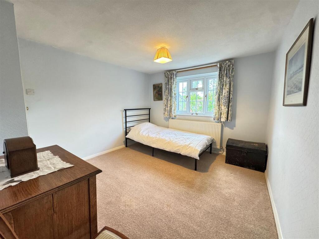 Bedroom 1.jpg