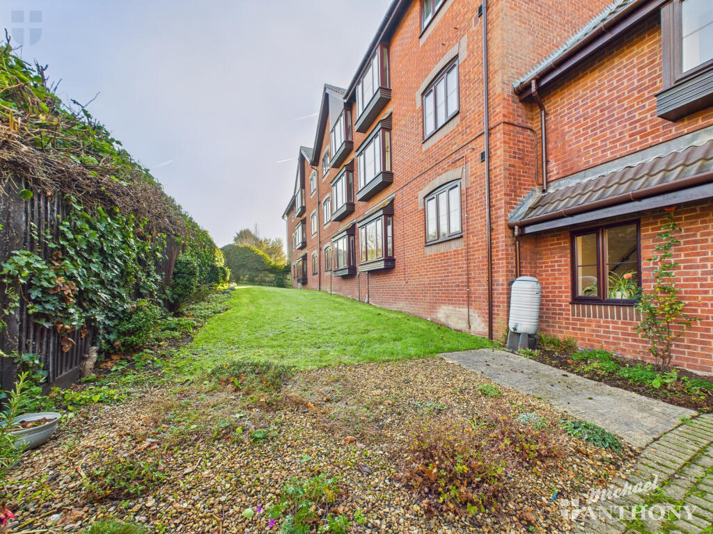 CAM03218G0-PR0835-STILL005