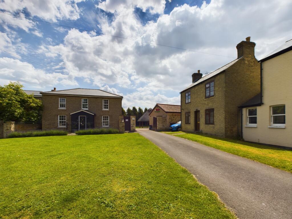 CAM02519G0-PR0134-STILL026