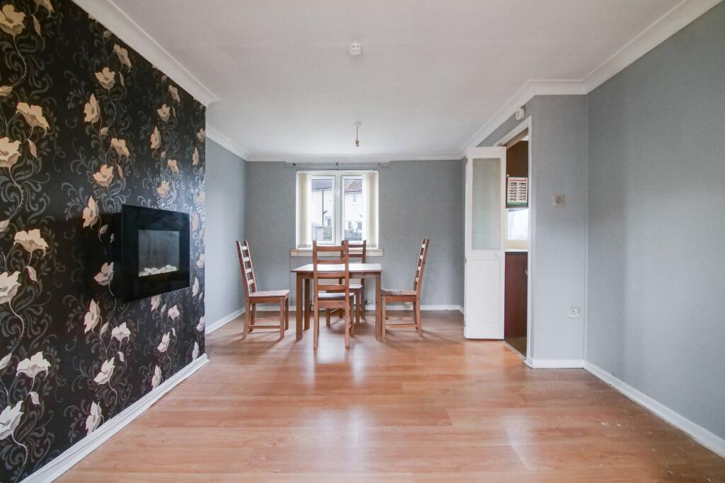 Lounge/Dining