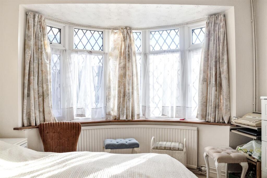 Larkfield Way 20 BEDROOM BAY.jpeg