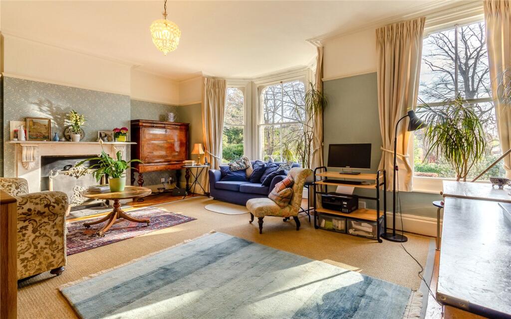 Principal Bed/ Recep