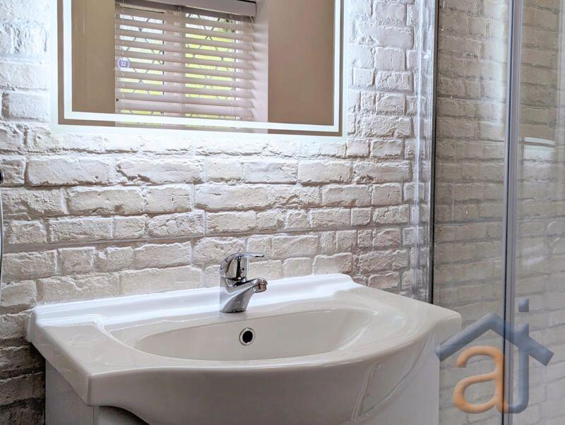 Ensuite Sink