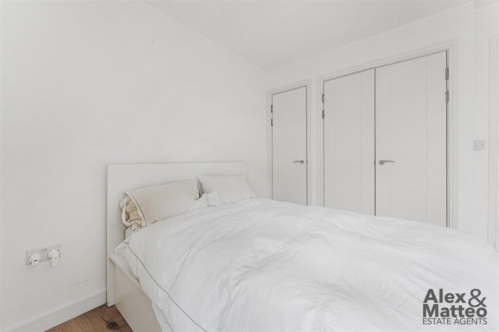 Robinia House