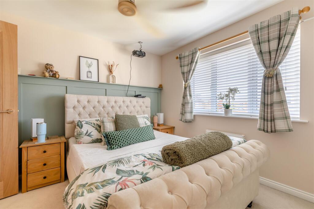 8660037-interior15.jpg