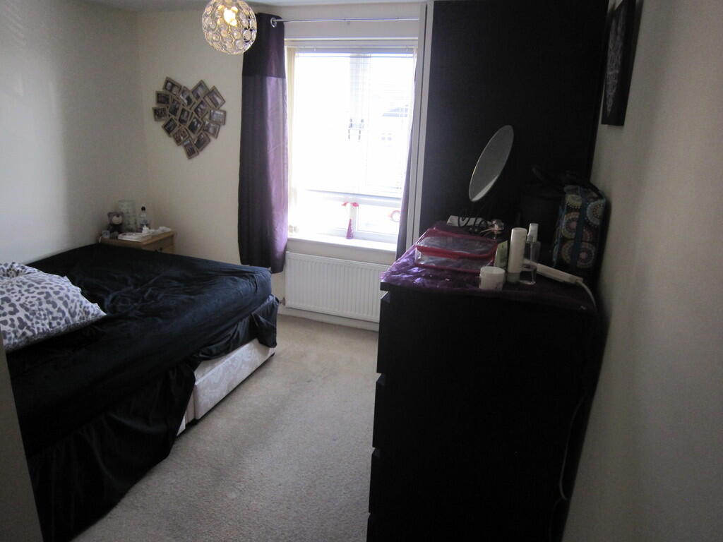 DOUBLE BEDROOM