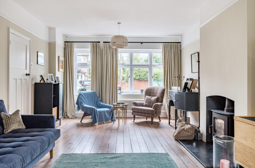 1353898-26-68caf9...