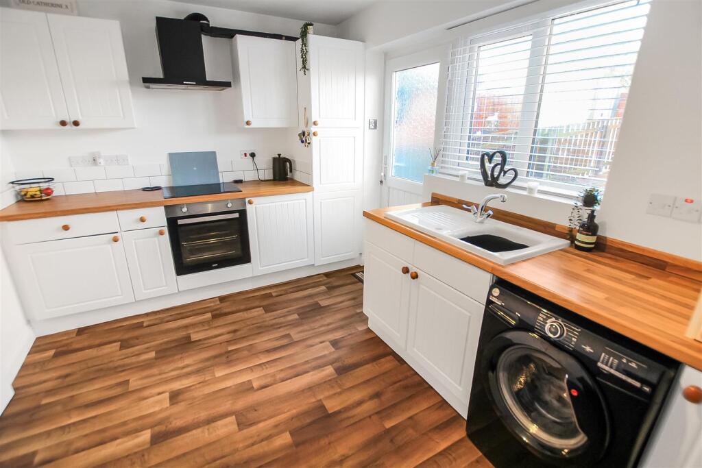 Kitchen (1).jpg