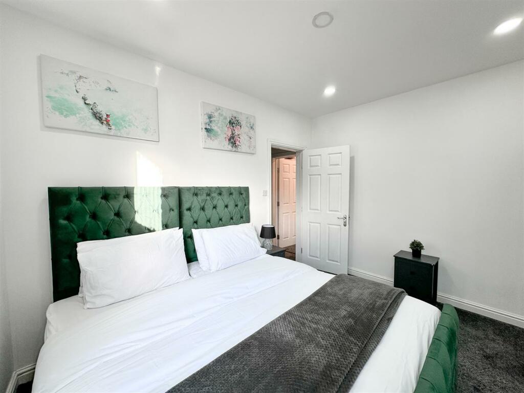 Staycasa Accommodation Manchester Carrill  2024AUG