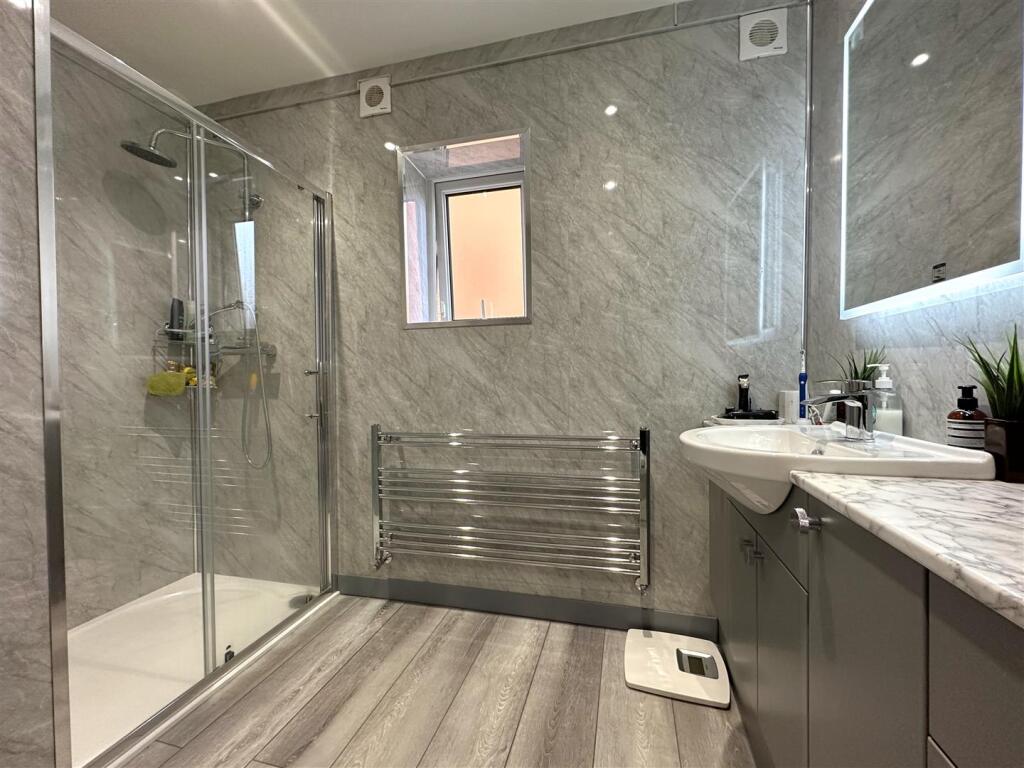 Lavish Shower Room Aspect Two 829