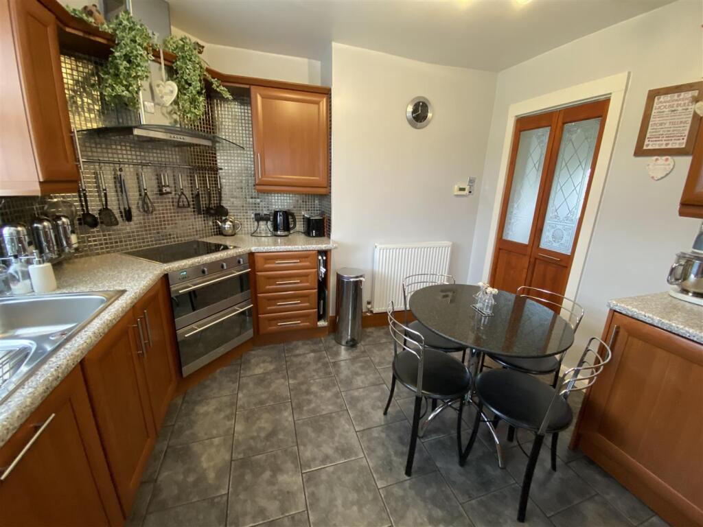 Kitchen: